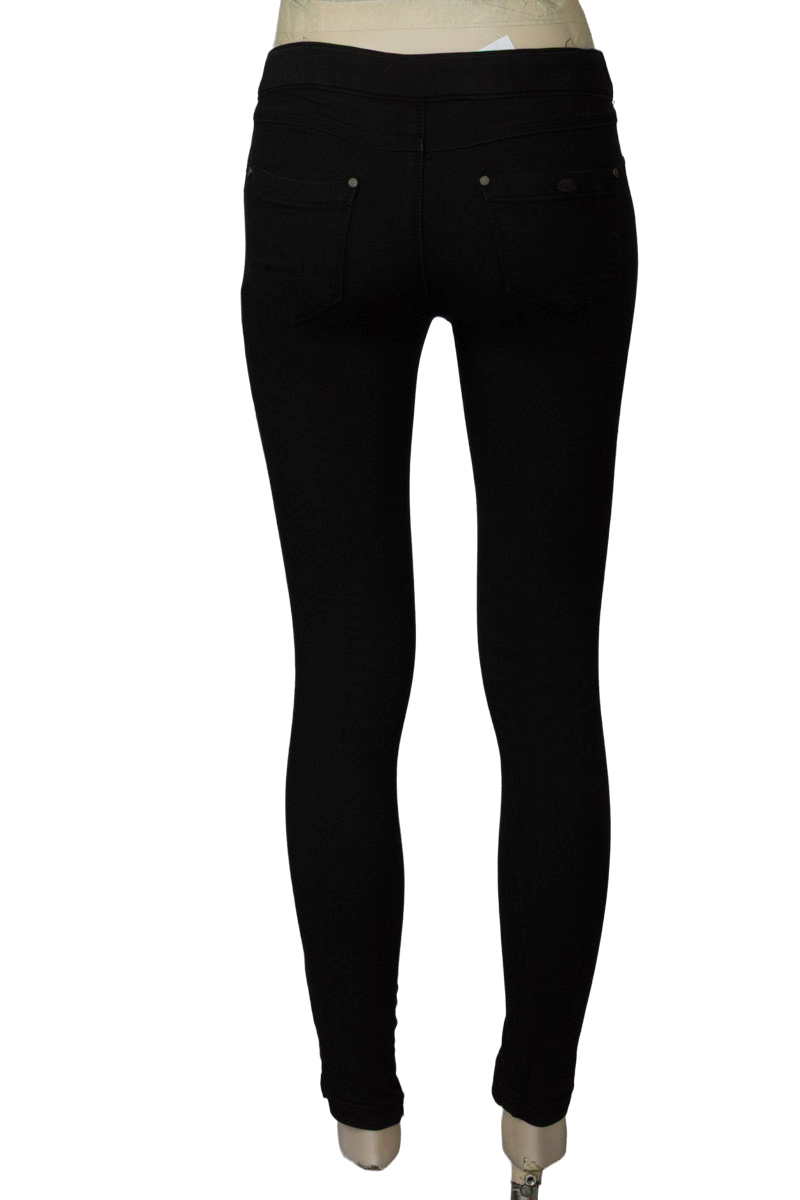 Pantalones color Negro - Stradivarius