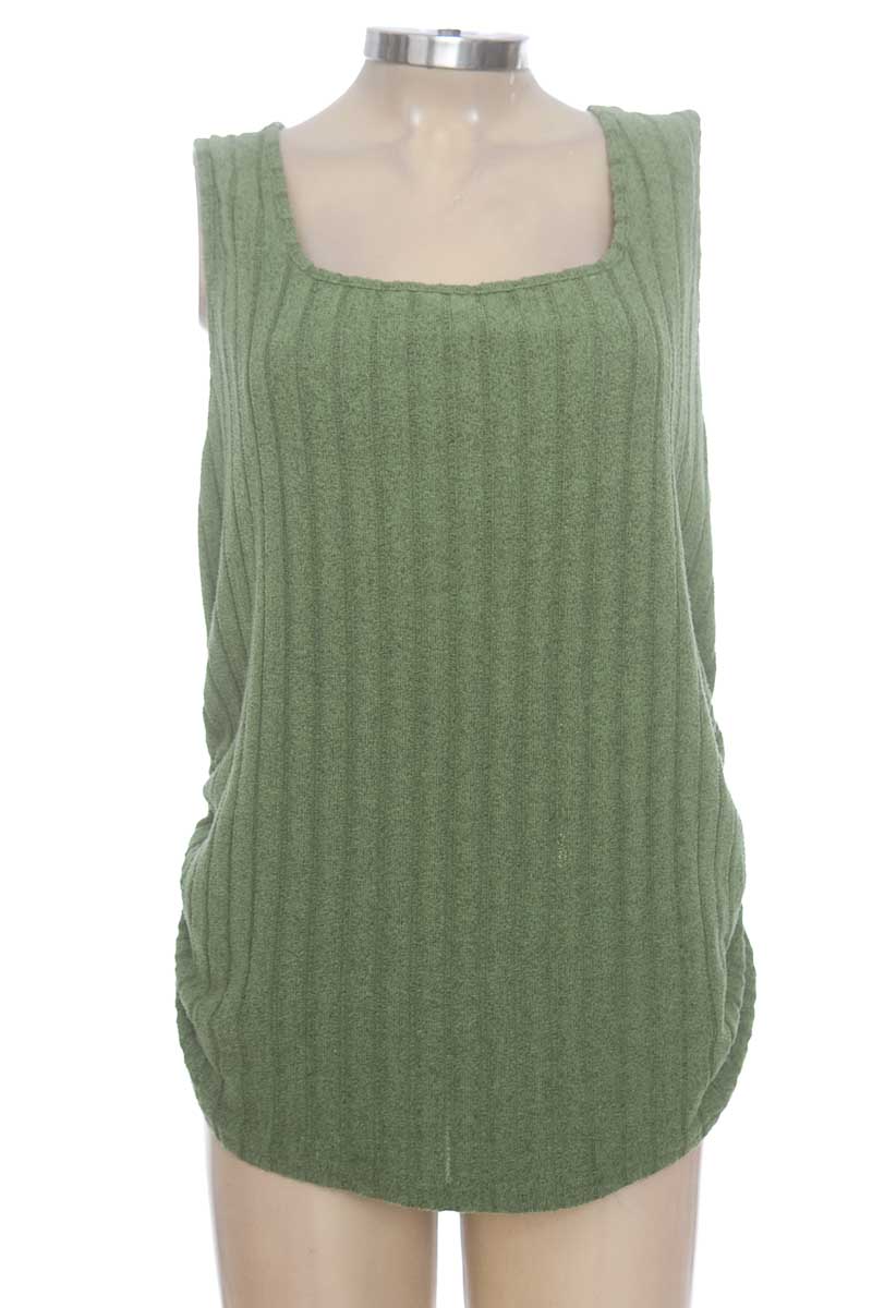 Top / Camiseta color Verde - Emery Rose