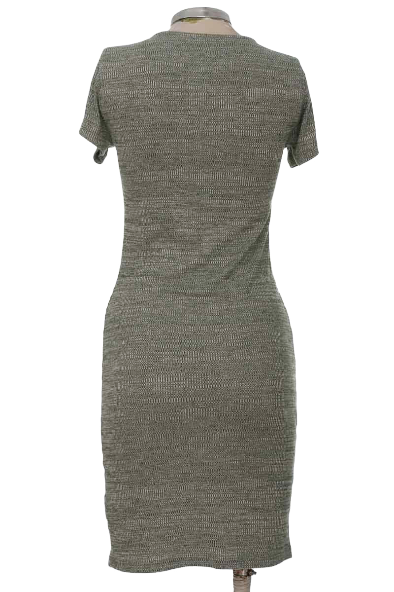 Vestido / Enterizo color Verde - Closeando