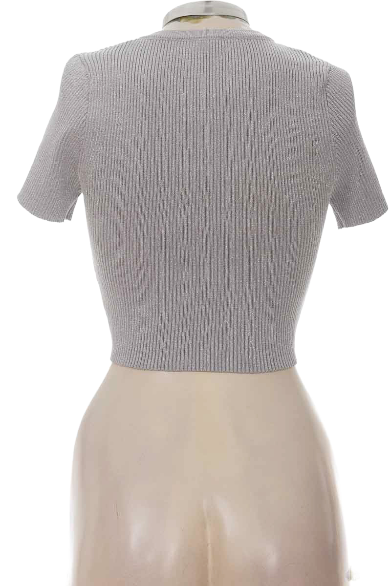 Top / Camiseta color Gris - Closeando