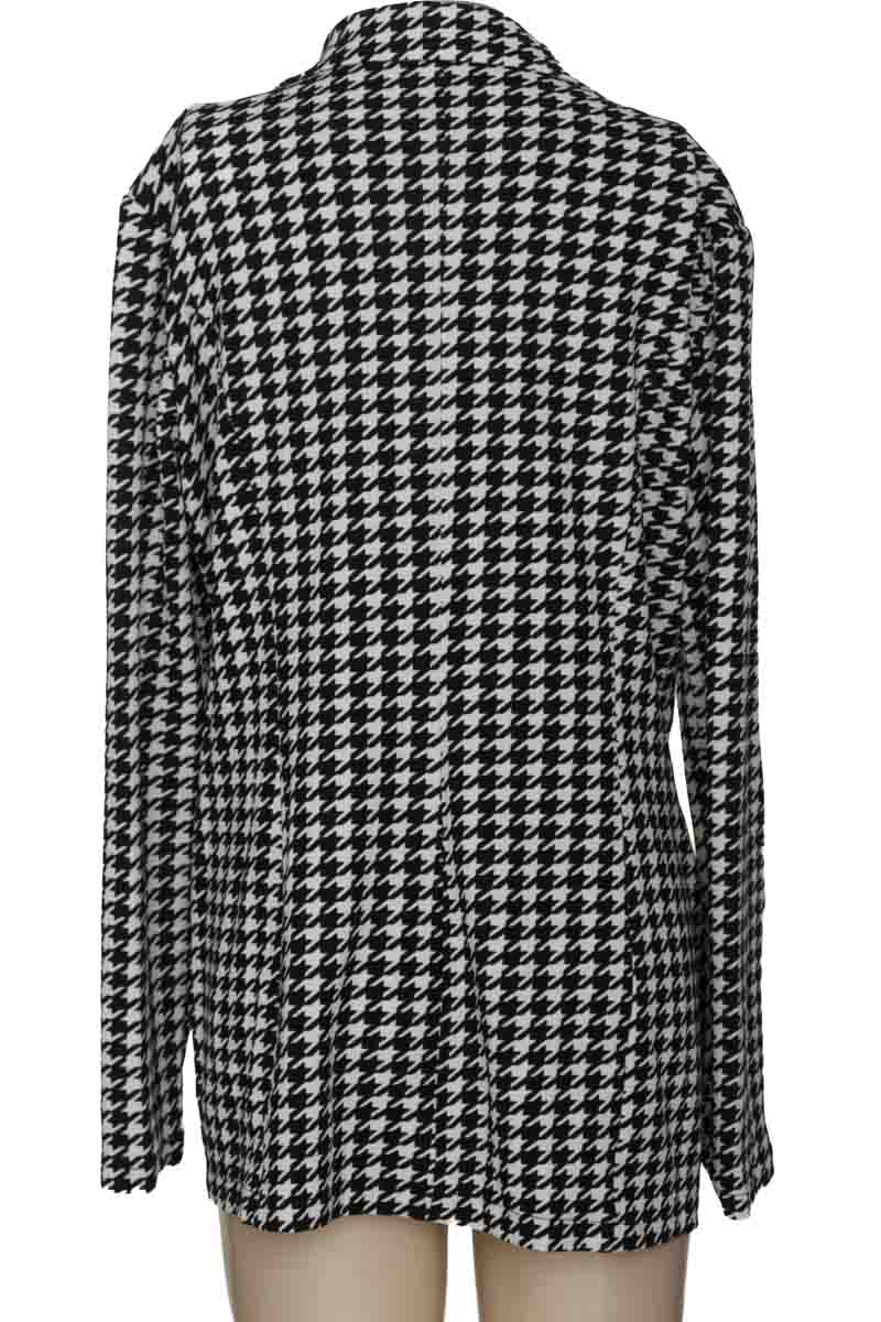 Chaqueta / Abrigo color Negro - Closeando