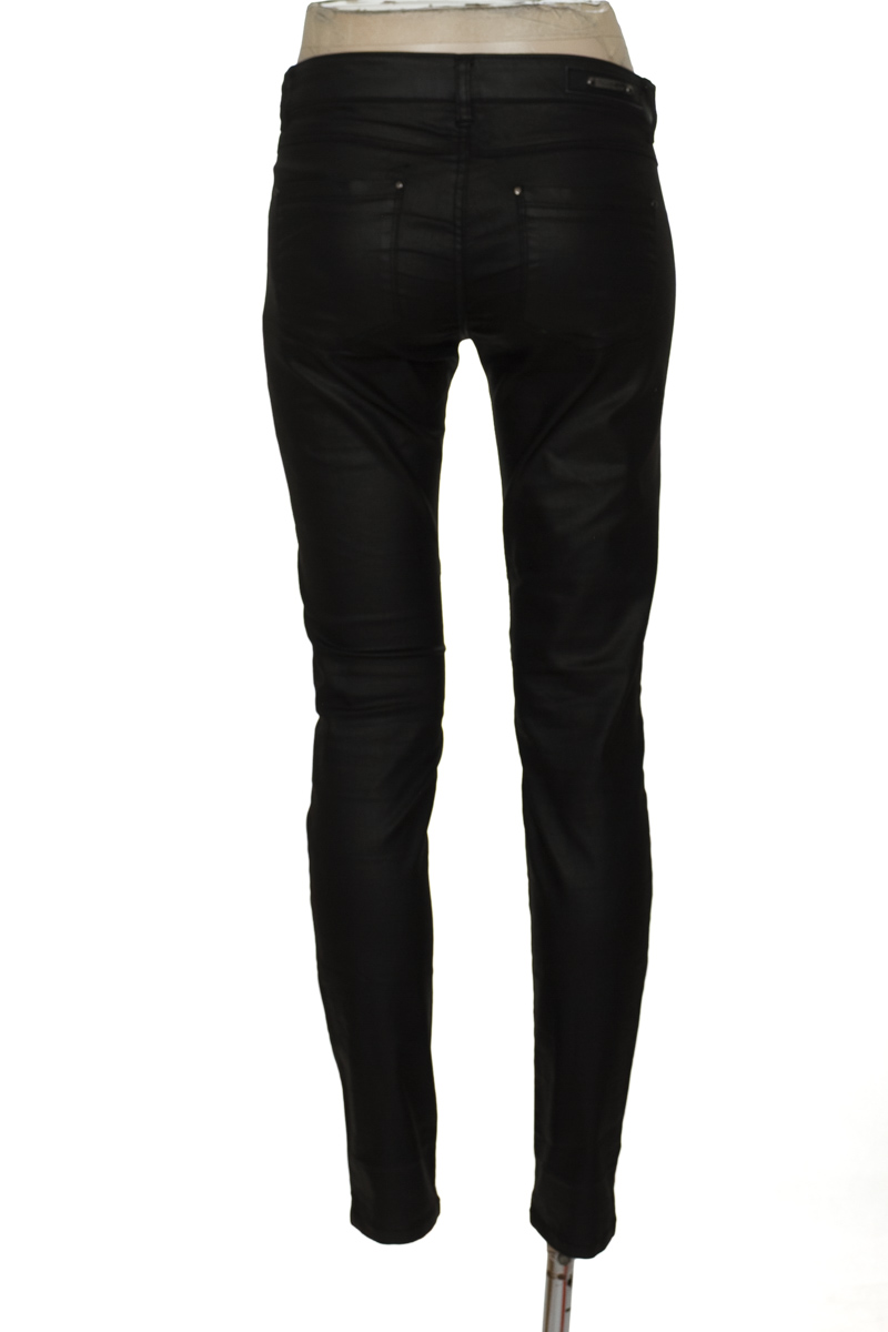 Pantalones color Negro - Stradivarius
