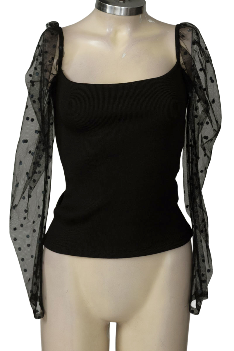 Top / Camiseta color Negro - Closeando
