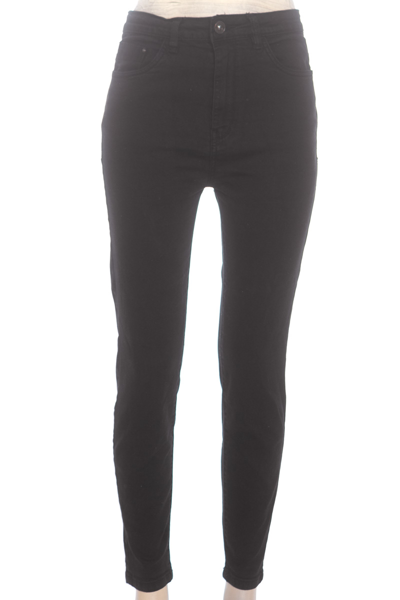 Pantalones color Negro - Stradivarius