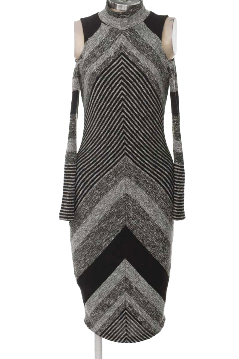 Vestido / Enterizo color Gris - Closeando