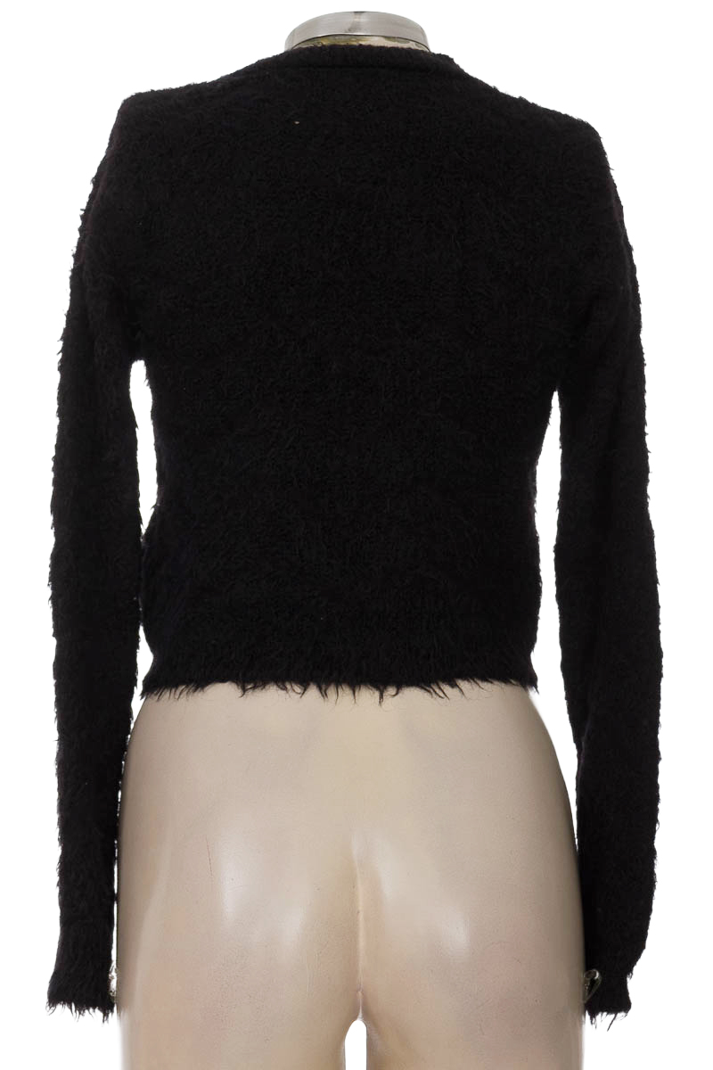 Sweater color Negro - Closeando