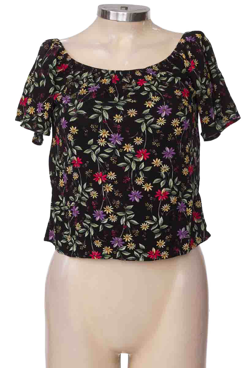 Top / Camiseta color Negro - Stradivarius