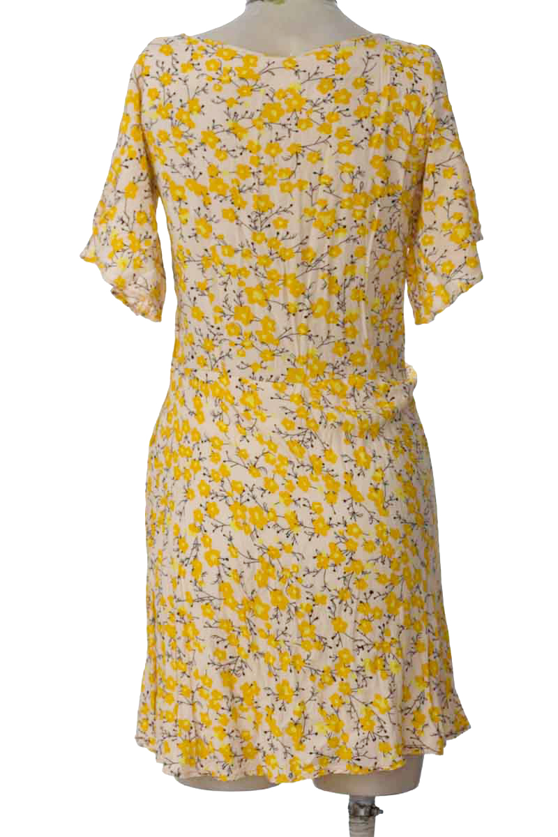 Vestido / Enterizo color Amarillo - Closeando