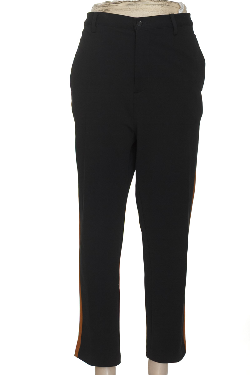 Pantalón color Negro - Zara
