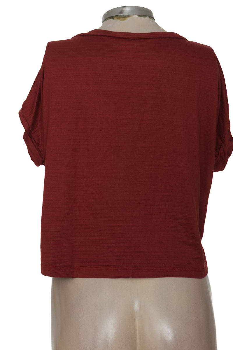 Top / Camiseta color Vinotinto - Closeando