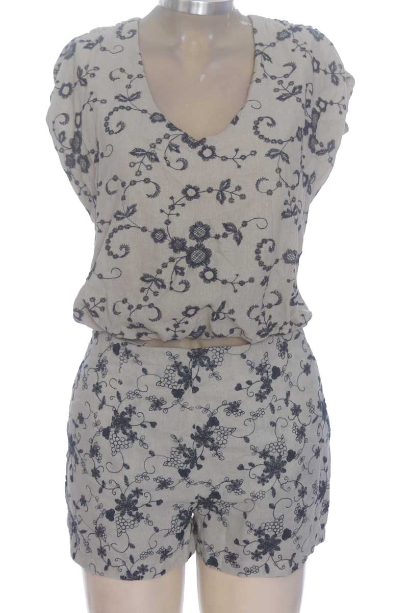 Vestido / Enterizo color Beige - Dyaboo