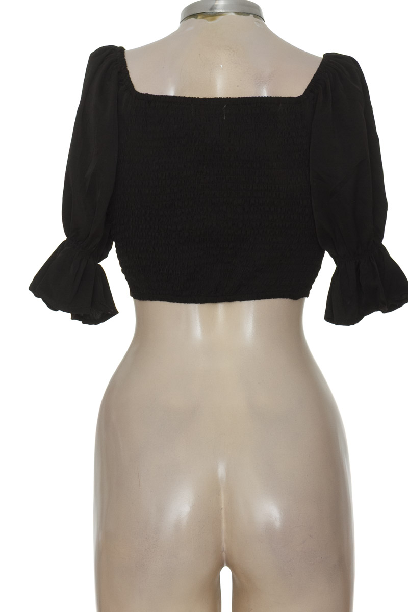 Top / Camiseta color Negro - Follow me 