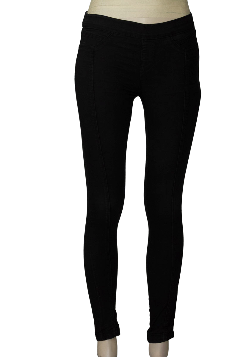 Pantalones color Negro - Stradivarius