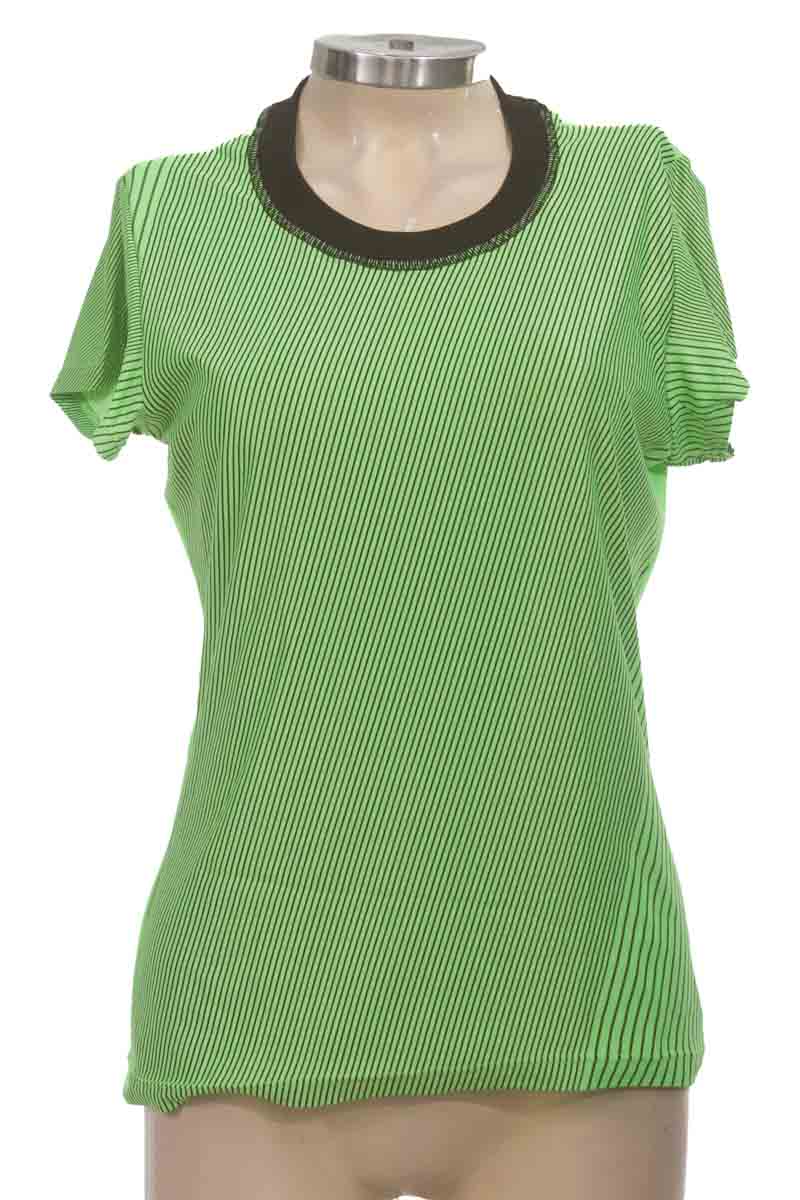 Ropa Deportiva / Salida de Baño color Verde - Closeando