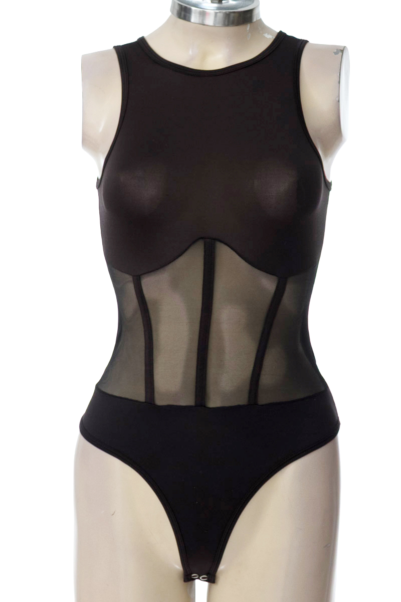 Top / Camiseta color Negro - Carmel