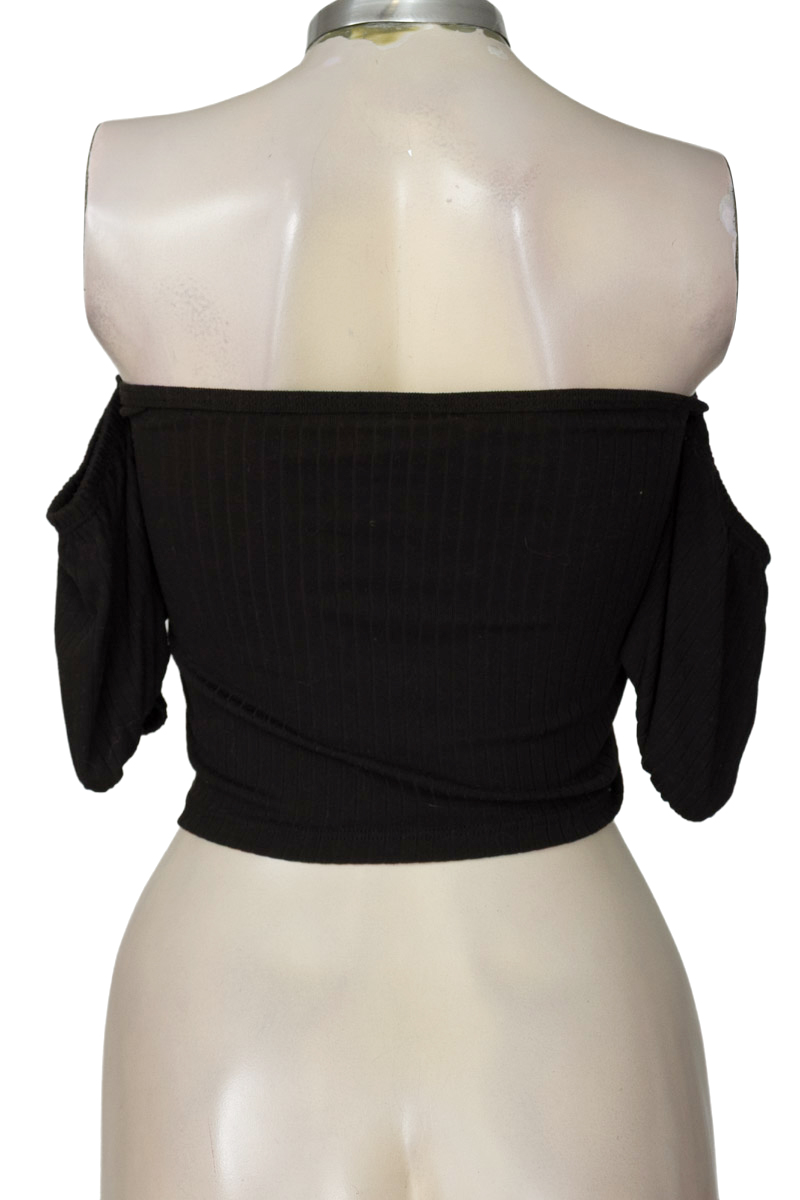Top / Camiseta color Negro - Closeando