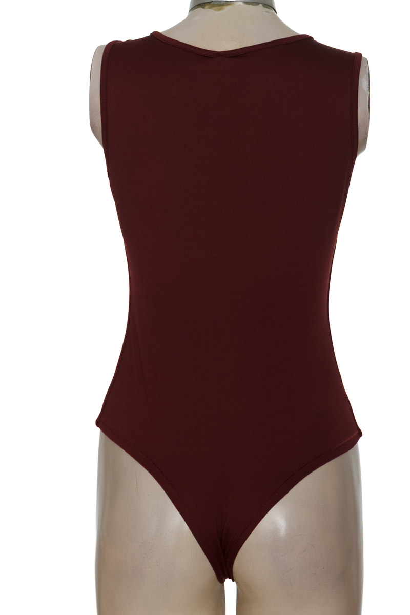 Top / Camiseta color Vinotinto - Closeando