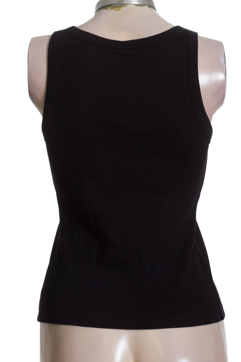 Top / Camiseta color Negro - Closeando