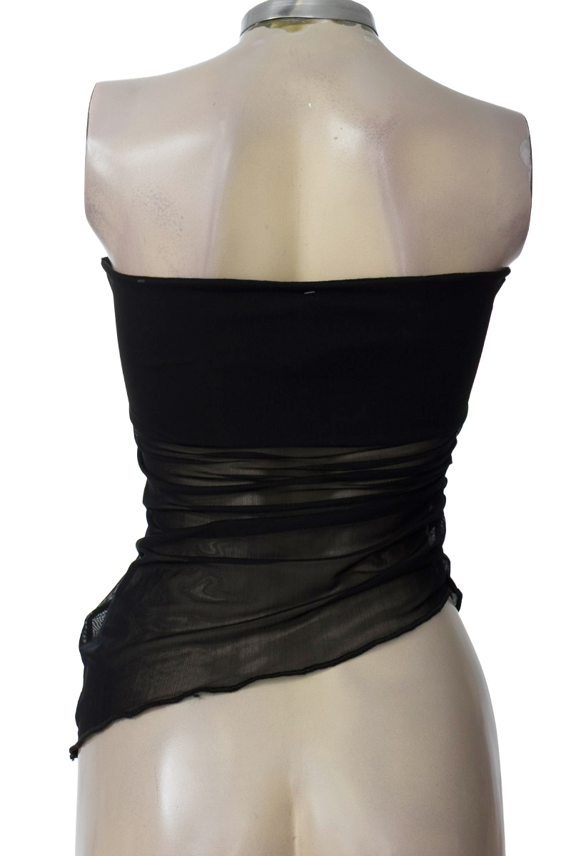 Top / Camiseta color Negro - Closeando