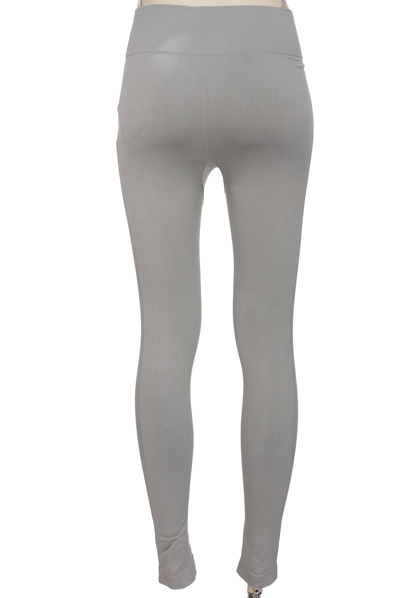 Ropa Deportiva / Salida de Baño color Gris - MINISO