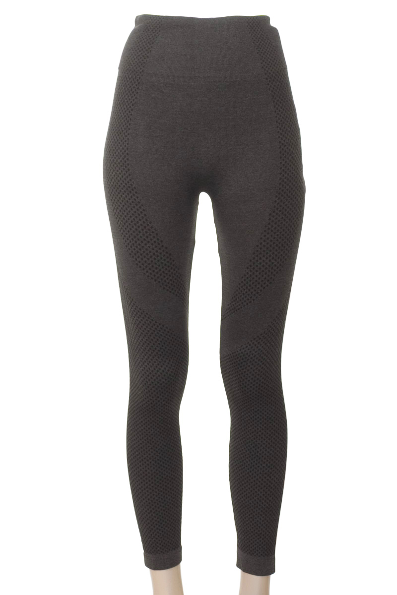 Ropa Deportiva / Salida de Baño color Gris - Closeando