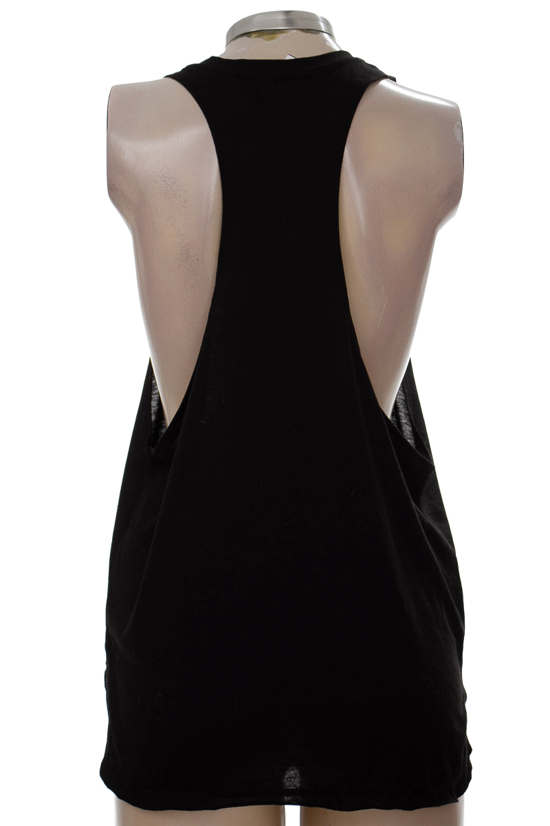 Ropa Deportiva / Salida de Baño color Negro - Closeando