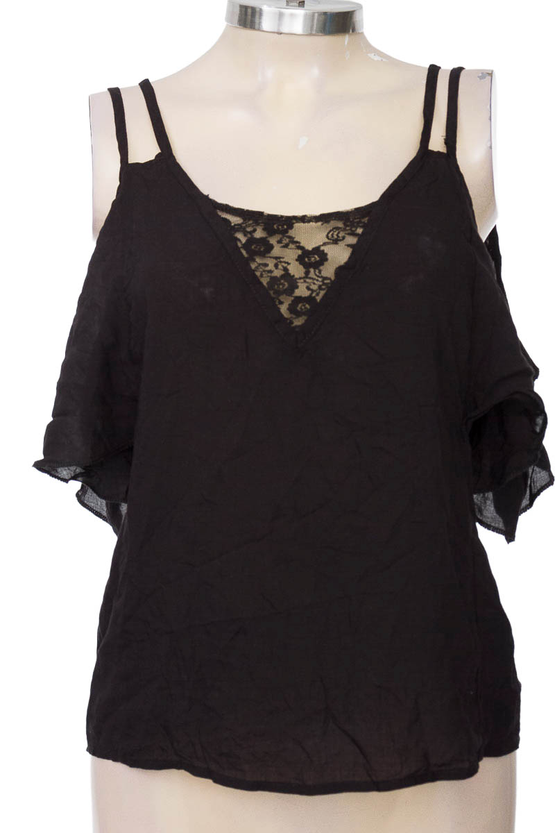 Top / Camiseta color Negro - Pacifika