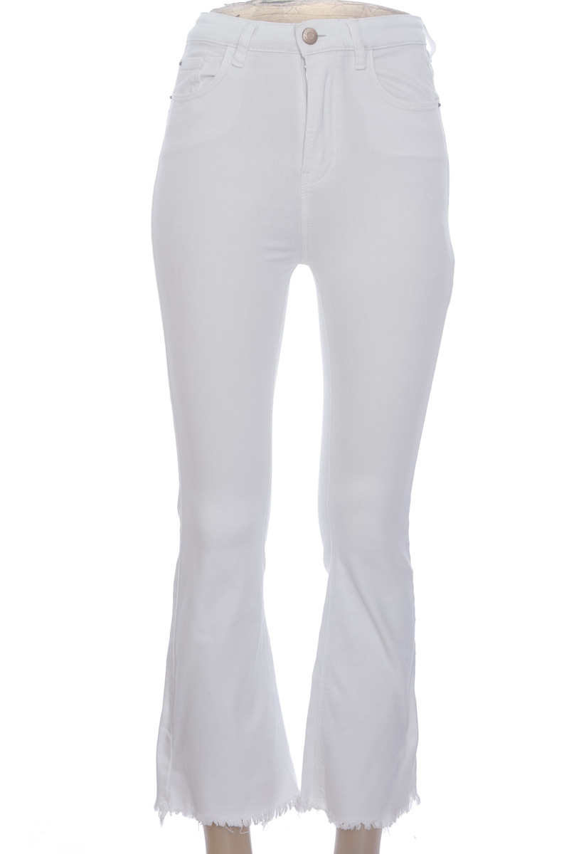 Pantalones color Blanco - Stradivarius