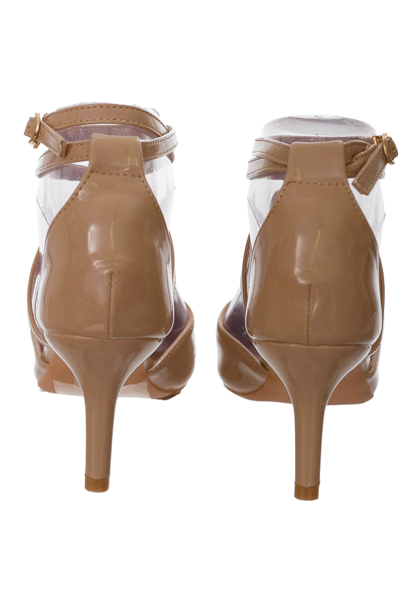 Zapatos color Beige - Closeando