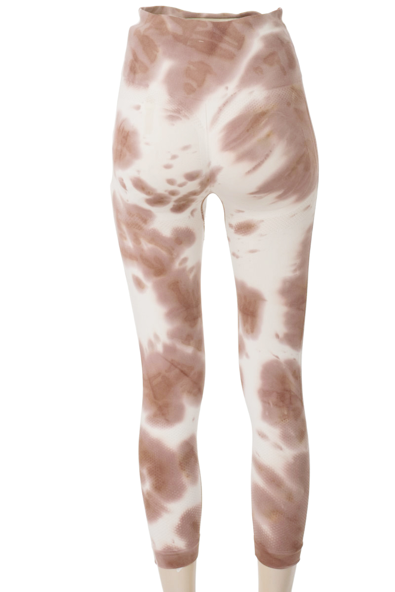 Ropa Deportiva / Salida de Baño color Café - Closeando