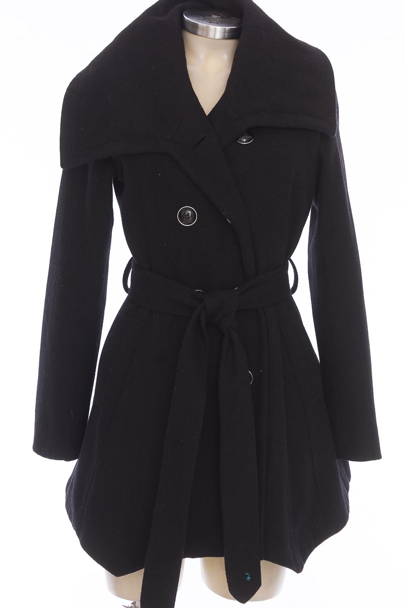 Chaqueta / Abrigo color Negro Black Rivet Closeando