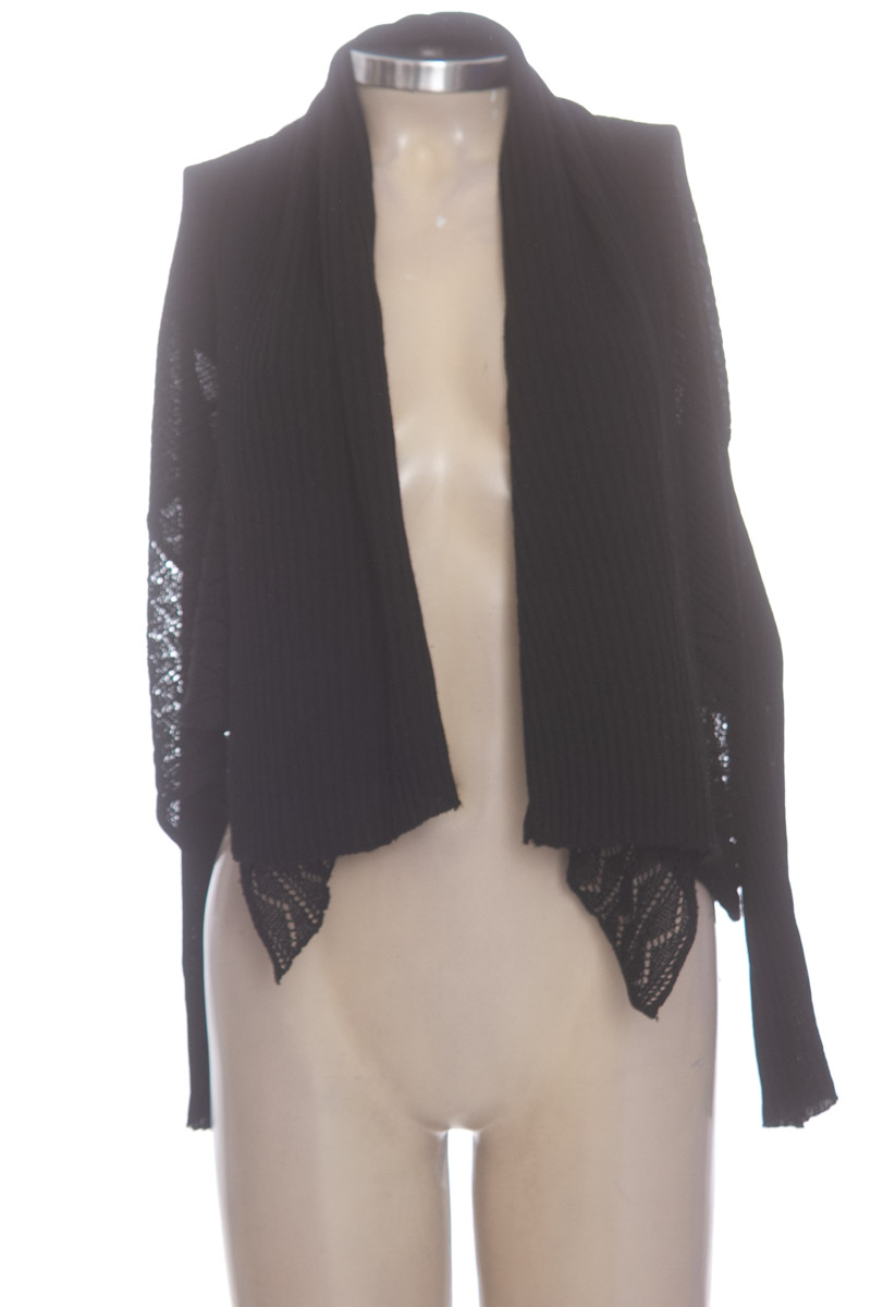 Sweater color Negro - Closeando