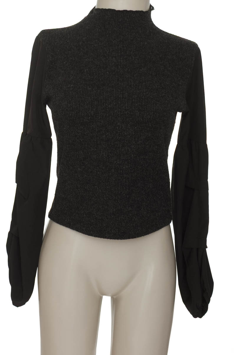 Sweater color Negro - Closeando