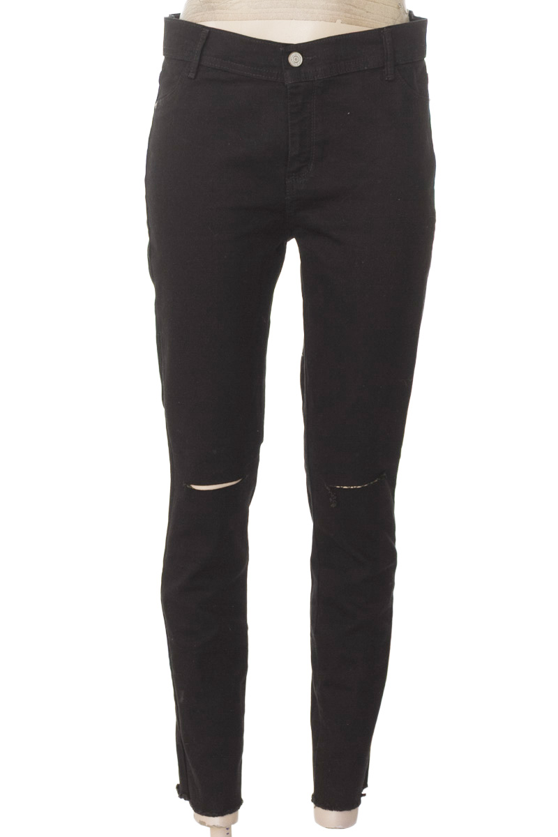 Pantalones color Negro - Urb
