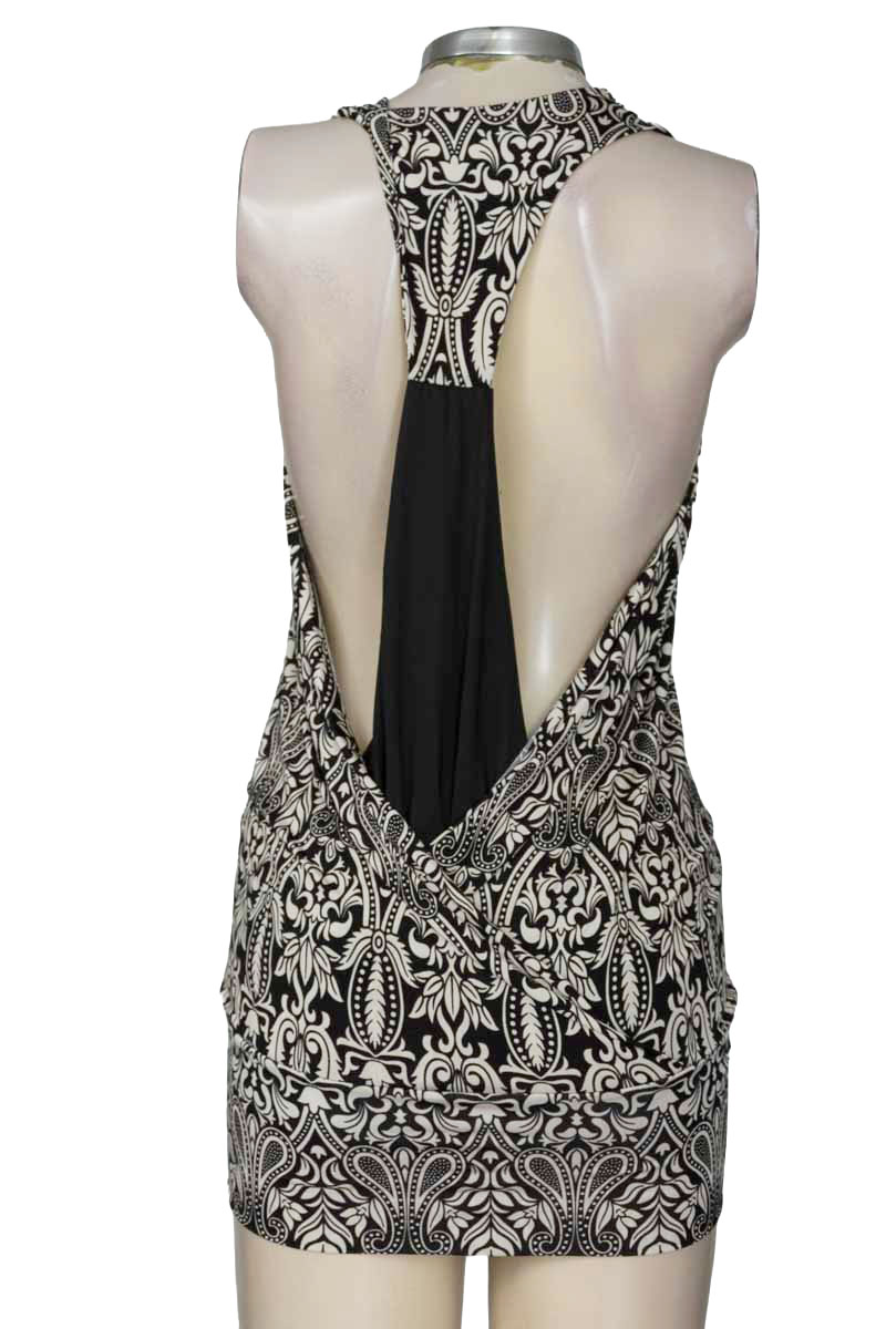 Top / Camiseta color Negro - Closeando