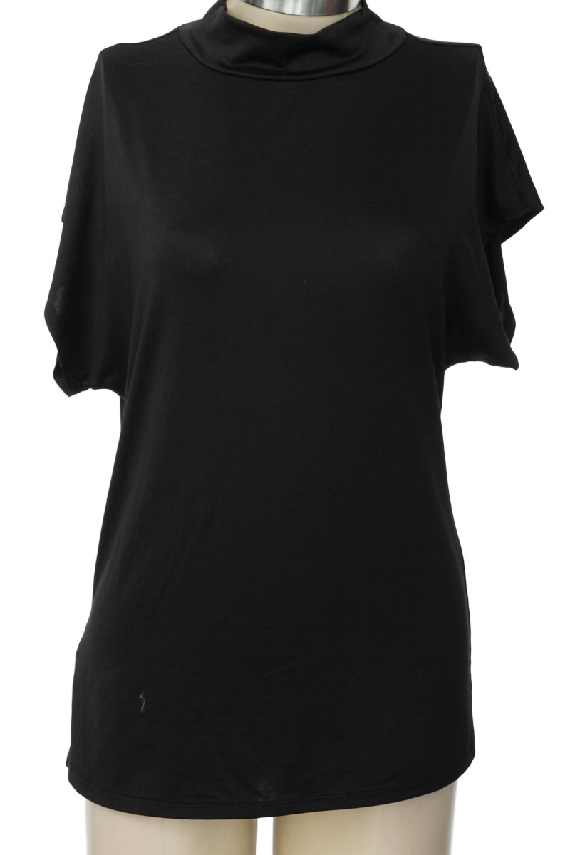 Top / Camiseta color Negro - Azzorti