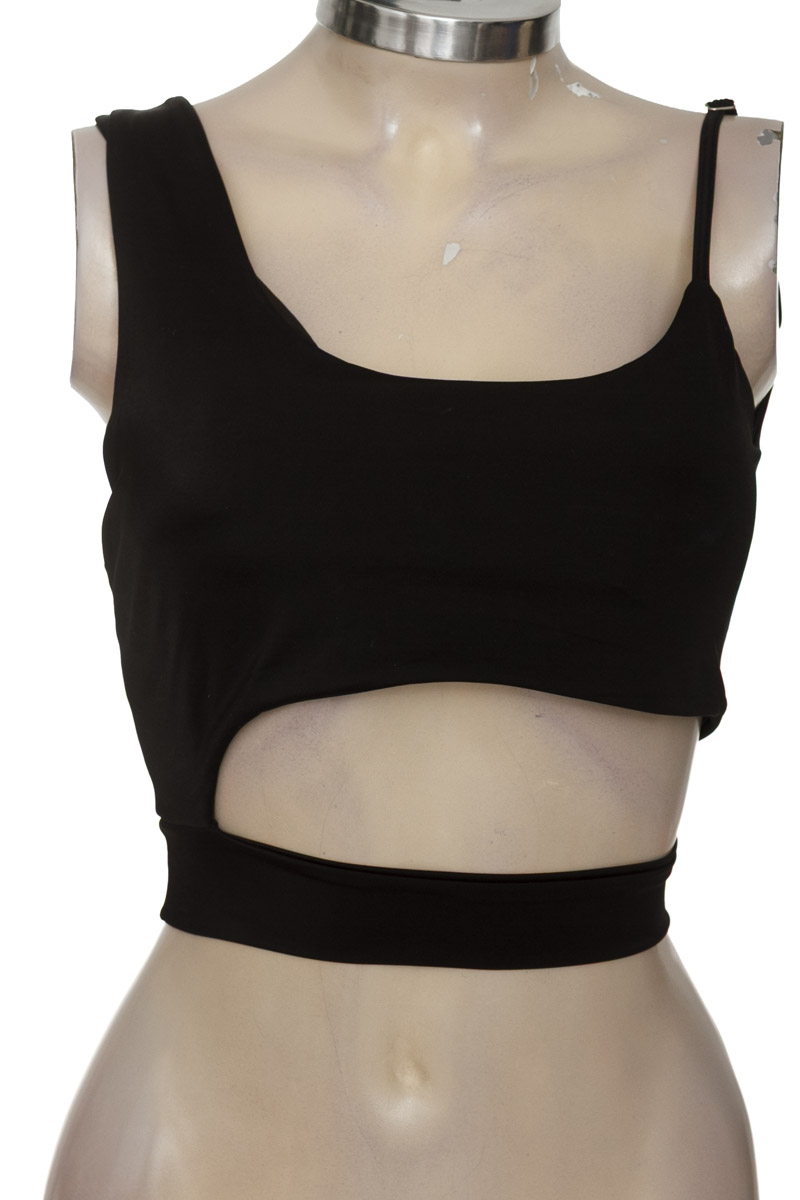 Top / Camiseta color Negro - Closeando