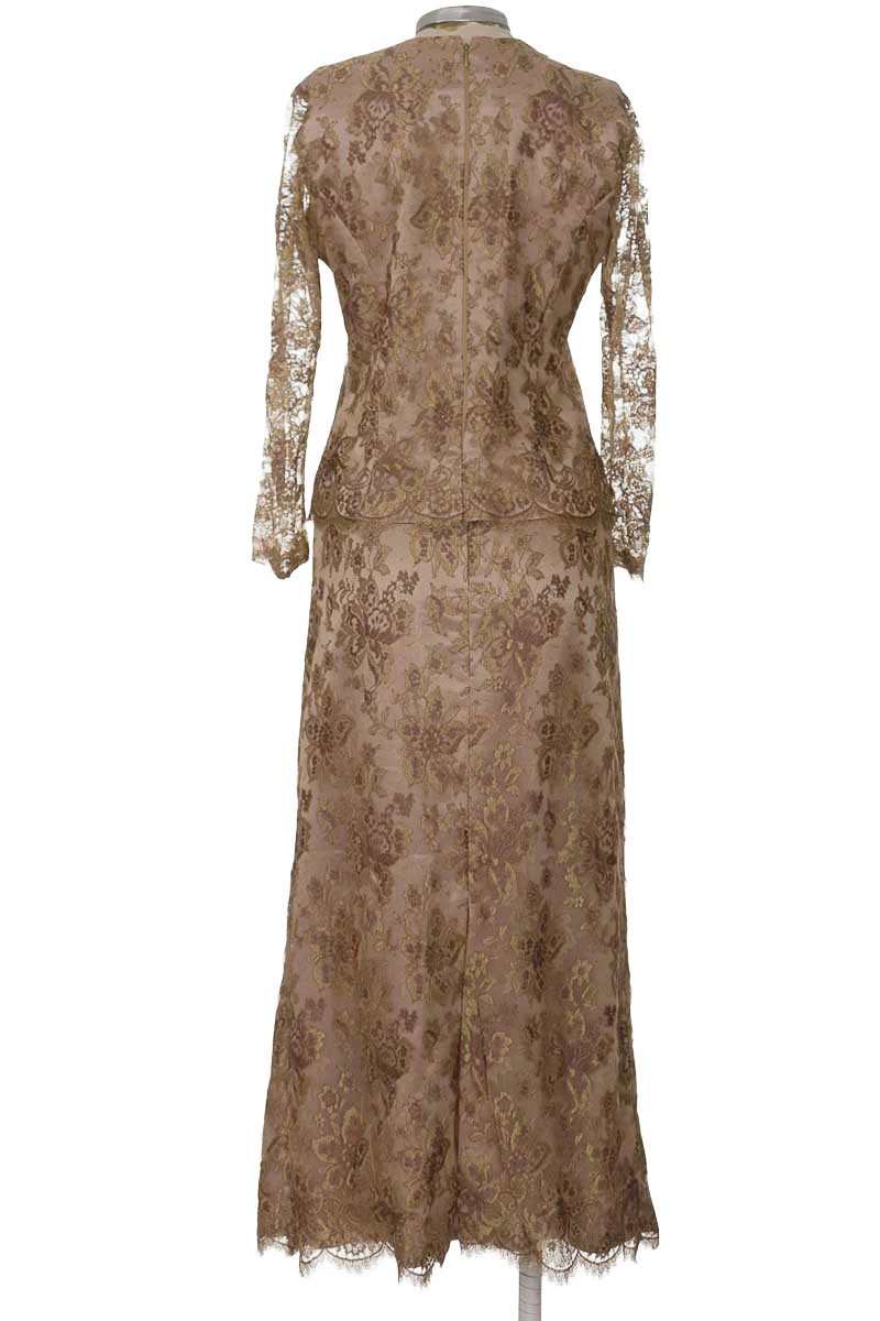 Vestido / Enterizo color Beige - Closeando