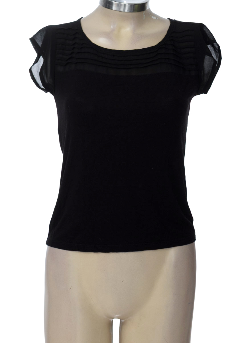 Top / Camiseta color Negro - APOLOGY