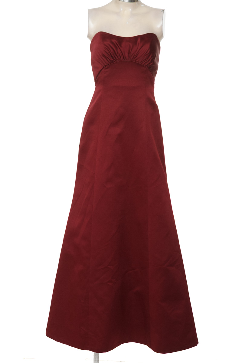 Vestido / Enterizo color Vinotinto - Closeando