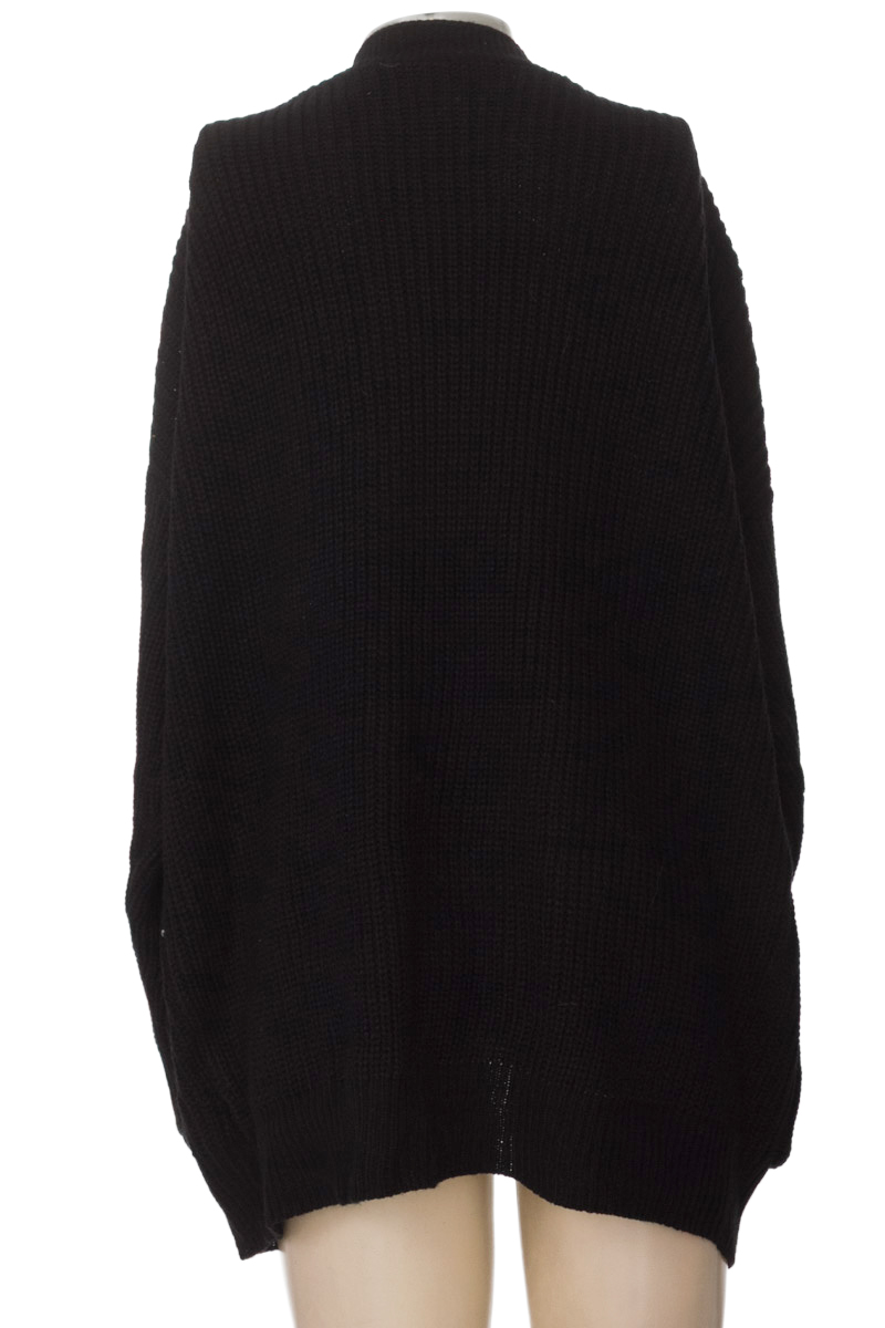 Sweater color Negro - Closeando