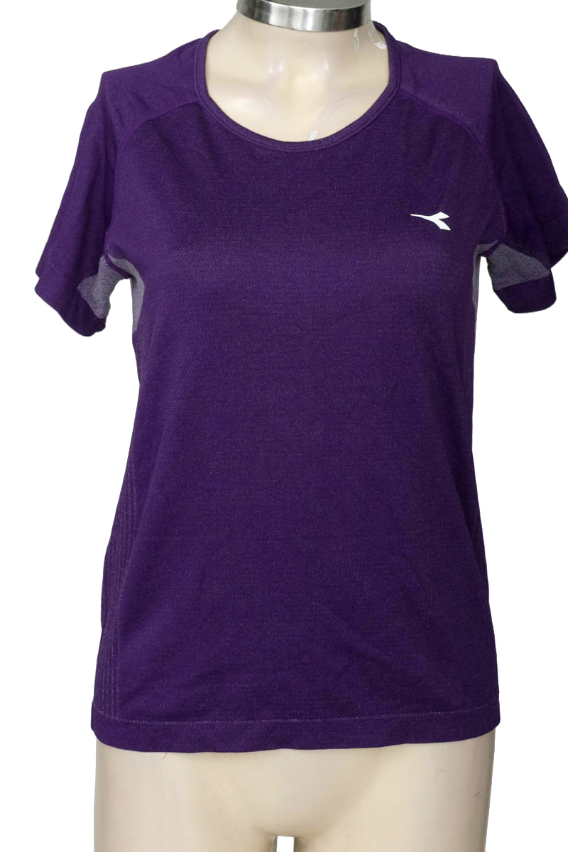 Ropa Deportiva / Salida de Baño color Morado - Diadora