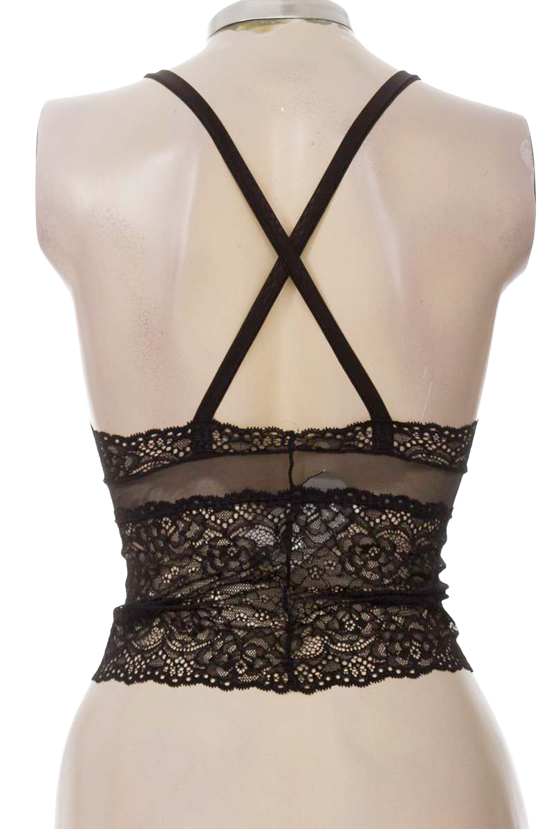 Top / Camiseta color Negro - Carmel