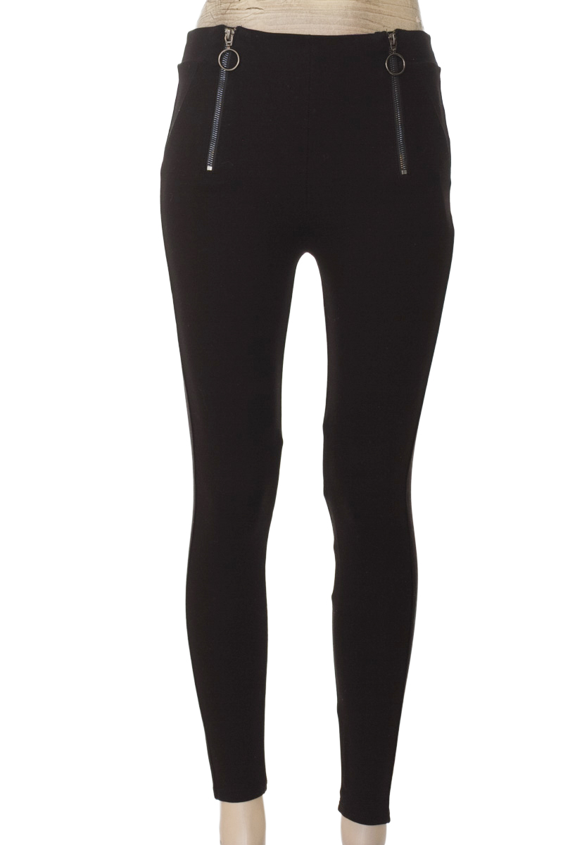 Pantalones color Negro - Stradivarius