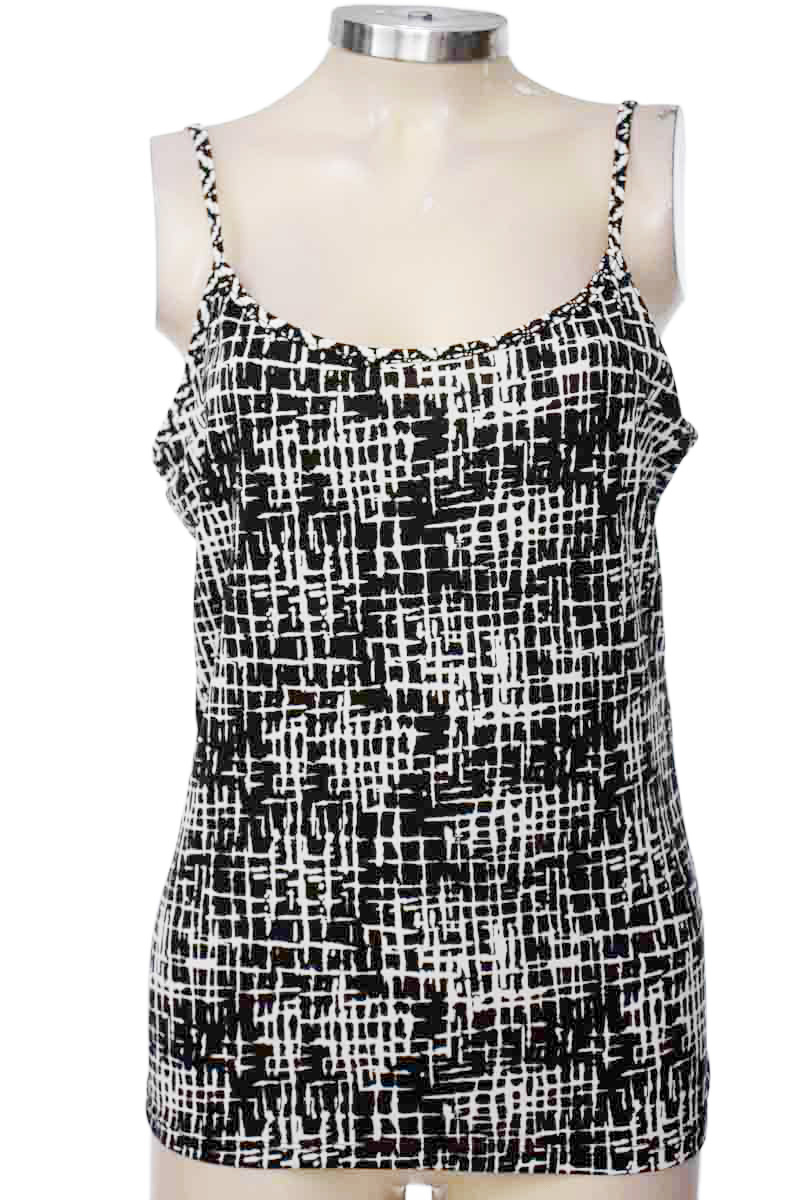 Top / Camiseta color Negro - Closeando