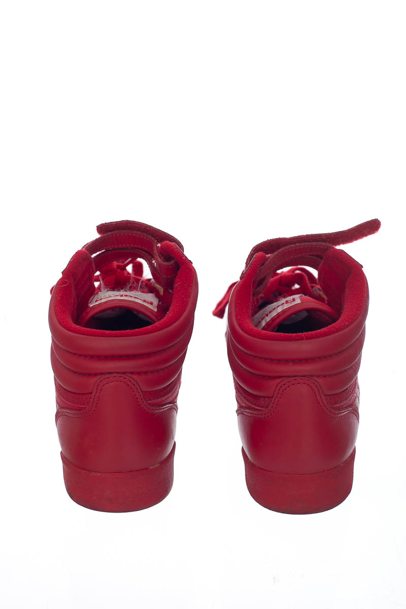 Imagenes zapatos reebok rojos zara hotsell