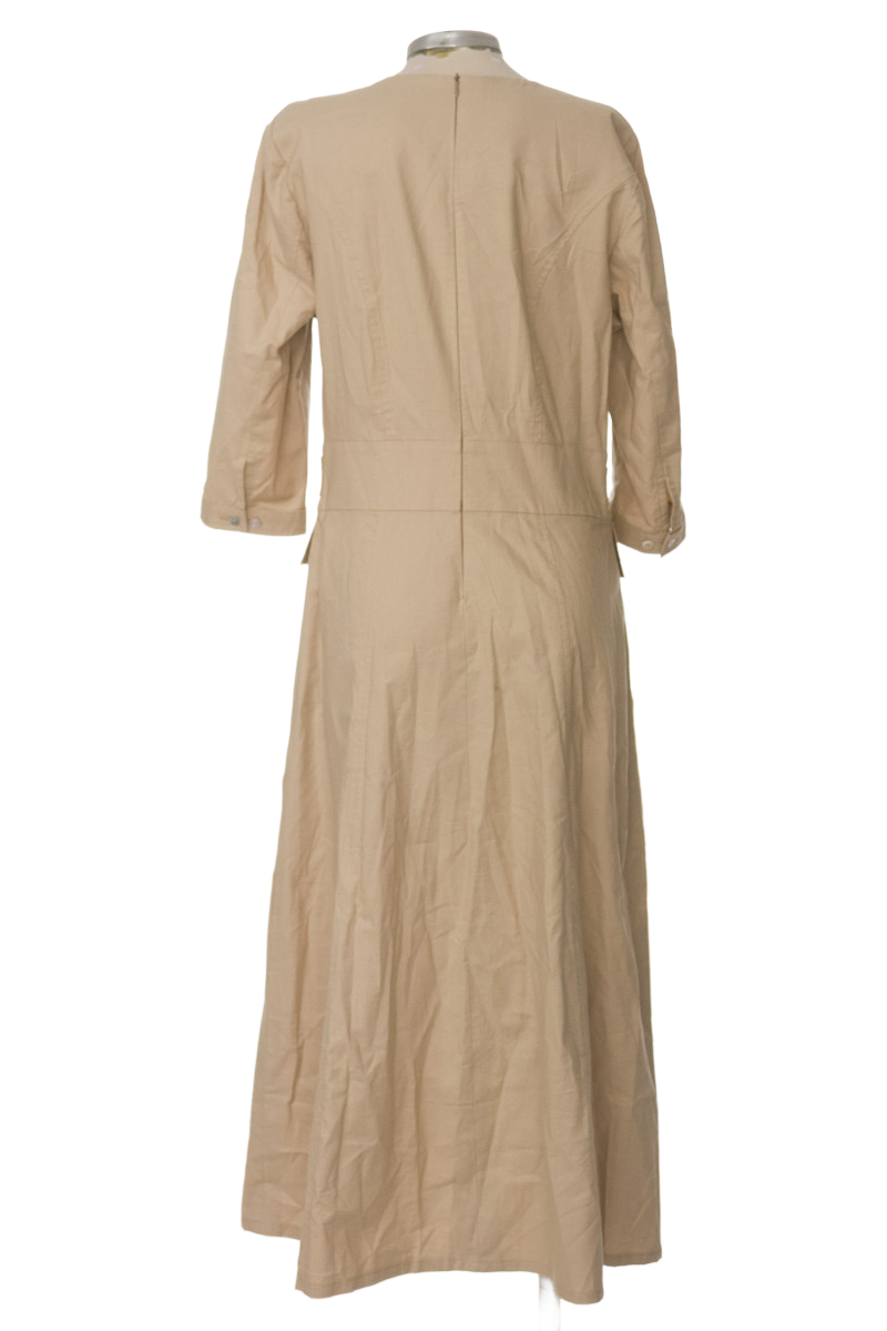 Vestido / Enterizo color Beige - Closeando