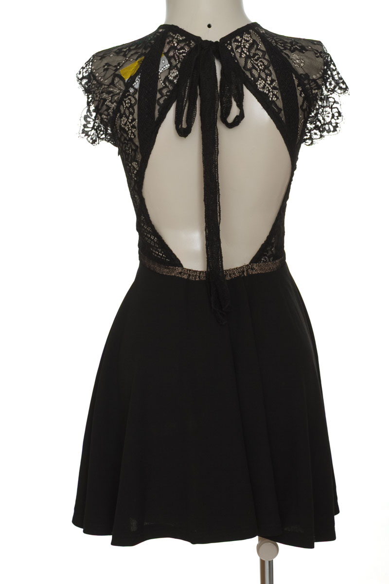 Vestido / Enterizo color Negro - Petunia
