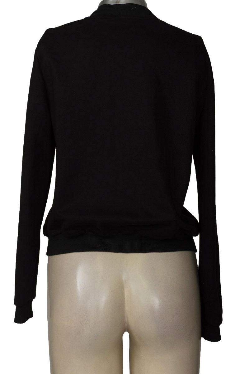 Sweater color Negro - Closeando