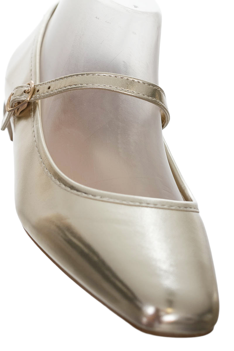 Zapatos color Dorado - Call It Spring